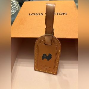 LV luggage tag